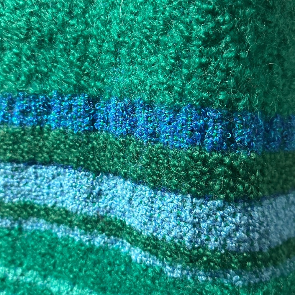 Vintage sheep knit vest. - Picture 12 of 12